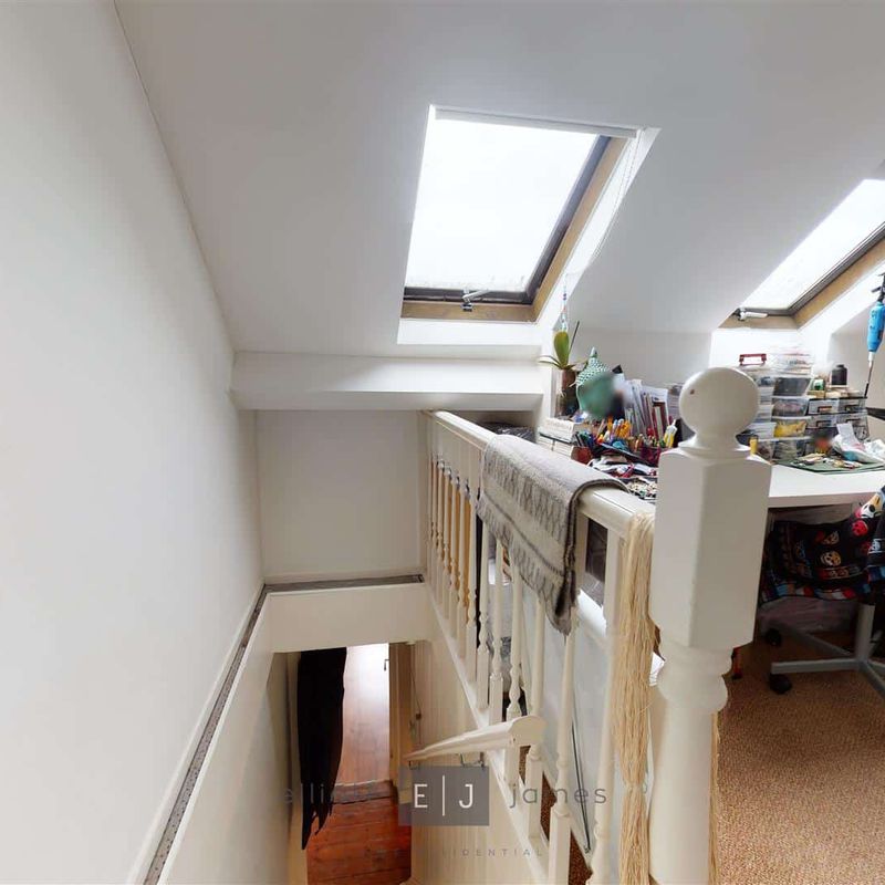 2 bed terraced house to rent in Princes Road, Buckhurst Hill