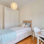 Rent a room of 149 m² in porto