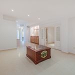 Rent 3 bedroom house of 185 m² in Benahavís