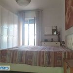 Affitto 4 camera appartamento di 125 m² in Napoli