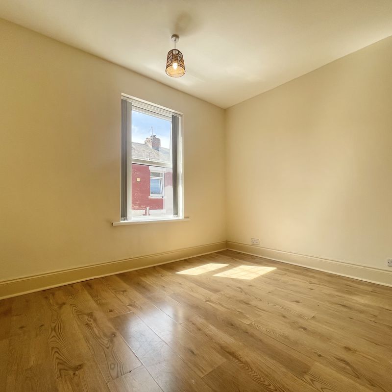 2 bedroom property to let in Toyne Street, Crookes, S10 1HH - £950 pcm