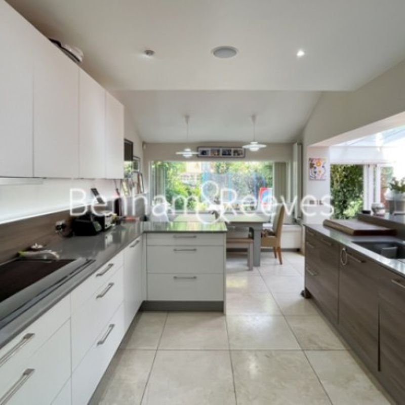 5 Bedroom house to rent in
 North End Road, Hampstead, NW11