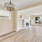 Rent 2 bedroom apartment of 142 m² in Newport Beach