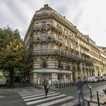 Rent 3 bedroom apartment of 169 m² in Paris