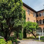 Affitto 5 camera appartamento di 285 m² in Bergamo