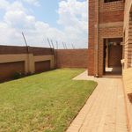 Rent 3 bedroom apartment of 125 m² in City of Tshwane