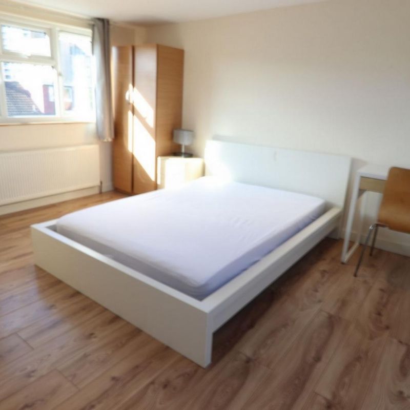 Room in a 4 Bedroom Apartment, Galbraith St, London E14 3LP