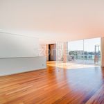Rent 6 bedroom house of 266 m² in Porto
