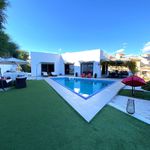 Rent 4 bedroom house of 300 m² in Mijas