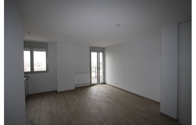 Location : appartement 2 pièces (44 m²) à ORLEANS