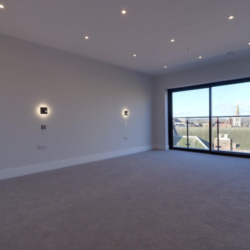 3 bed Flat - Penthouse - To Let Gloucester