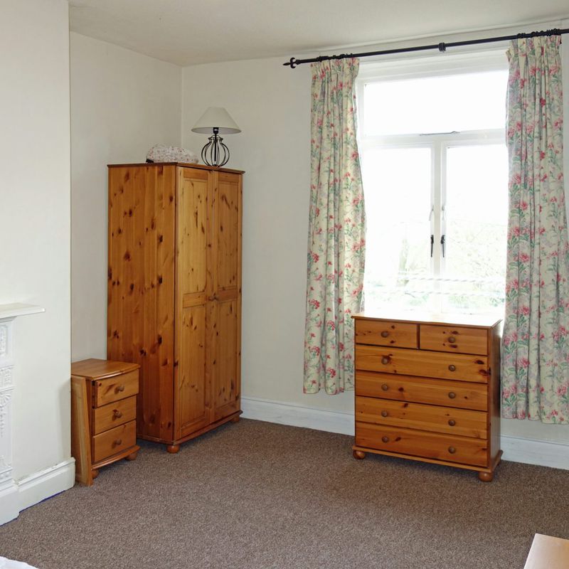 Flat to rent on Bingley Road Saltaire,  Bradford,  BD18