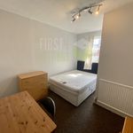 Rent 4 bedroom flat in Leicester