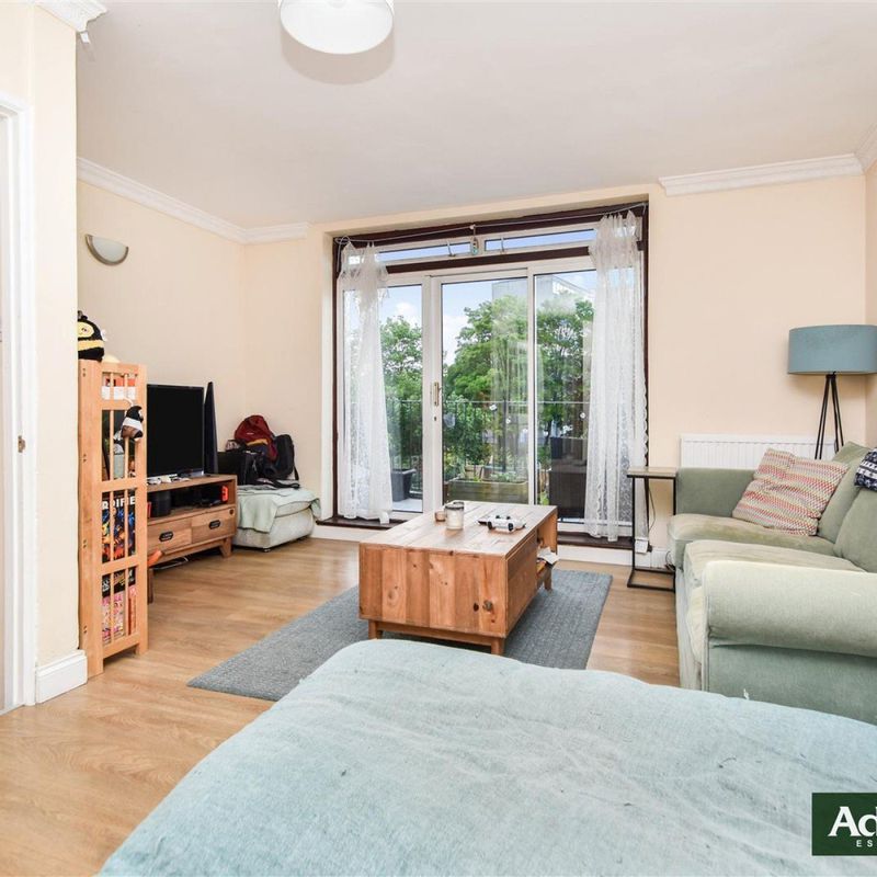 3 Bedrooms Apartment - To Let Church End