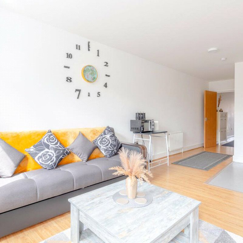 Stunning One-Bedroom Apartment in London, E3 Mile End
