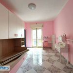 Affitto 4 camera appartamento di 145 m² in Napoli