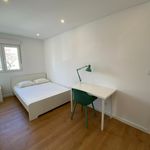 Really cool double bedroom near the Oeiras train station