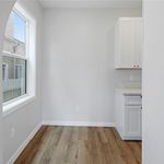 Rent 1 bedroom apartment of 72 m² in Long Beach