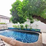 Rent 5 bedroom house of 500 m² in Khlong Tan Nuea