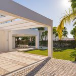 Rent 3 bedroom house of 194 m² in Marbella