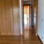 Rent 4 bedroom apartment of 205 m² in Santiago de Compostela