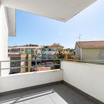 Rent 4 bedroom house in Estoril