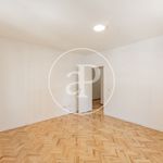 Rent 5 bedroom apartment of 145 m² in Madrid