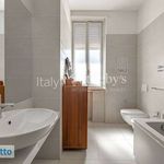 Affitto 6 camera appartamento di 270 m² in Milano