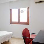 Rent a room of 130 m² in València