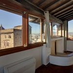 Affitto 2 camera appartamento di 150 m² in Firenze