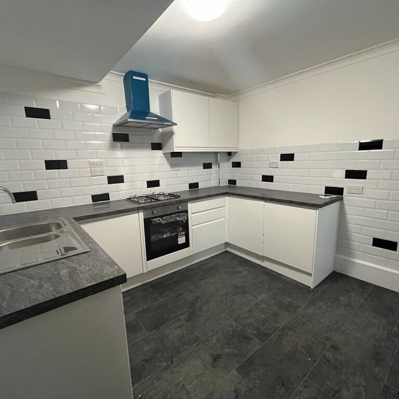 3 bedroom property to let in Lon Mefus, Sketty, SWANSEA - £1,000 pcm Ty-coch