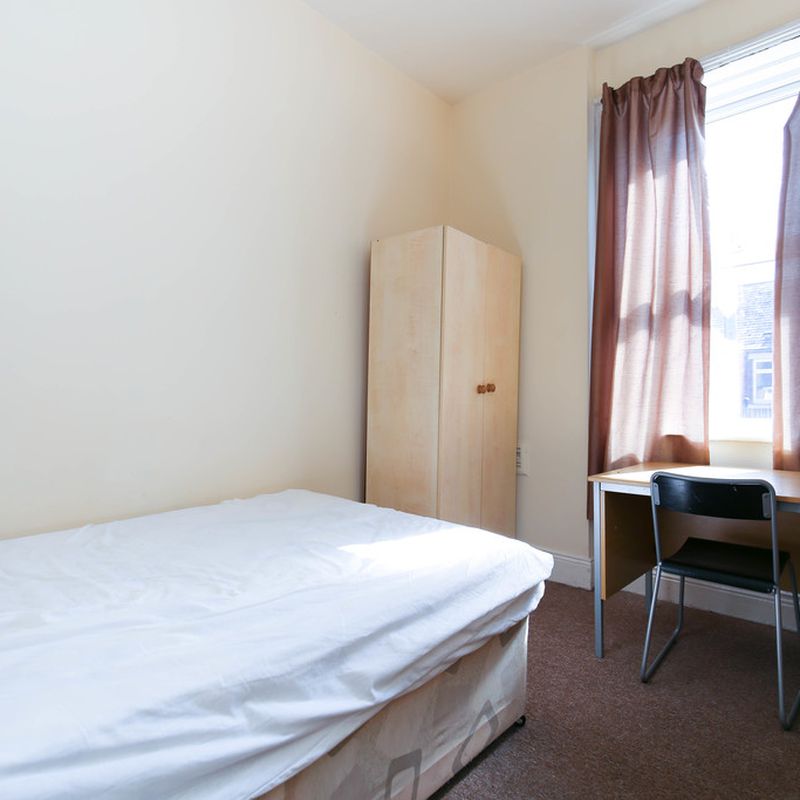 3 Bedroom Flat to Rent in Warwick Street, Heaton, NE6 Shieldfield