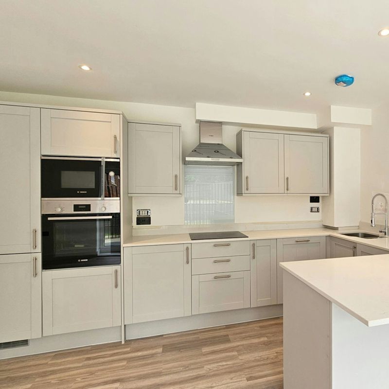 Flat to rent on Smitham Downs Road Purley,  Croydon,  CR8, United kingdom Woodcote