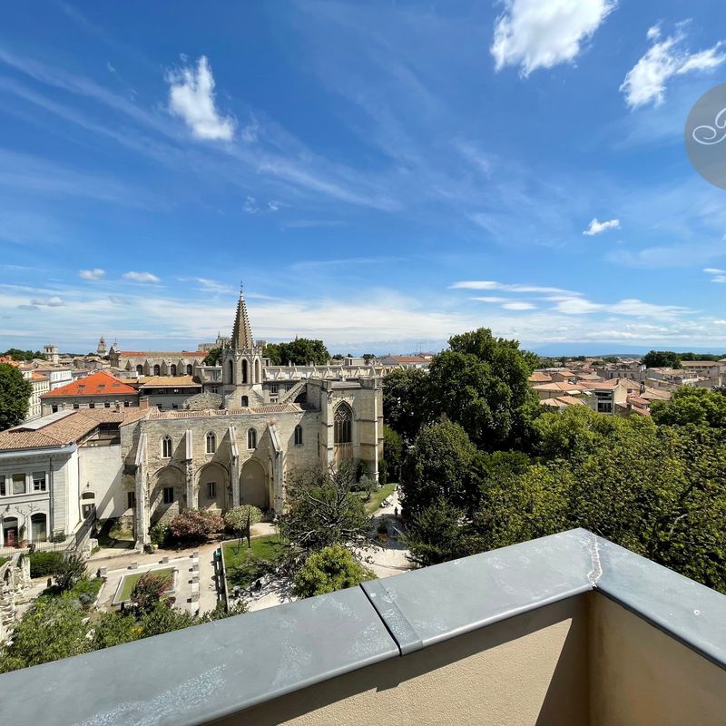 Location Vue exceptionnelle pour ce T2 avec balcon et ascenseur INTRAMUROS Avignon
