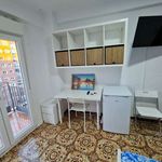 Rent a room of 90 m² in Zaragoza