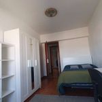 Rent a room of 120 m² in Vigo