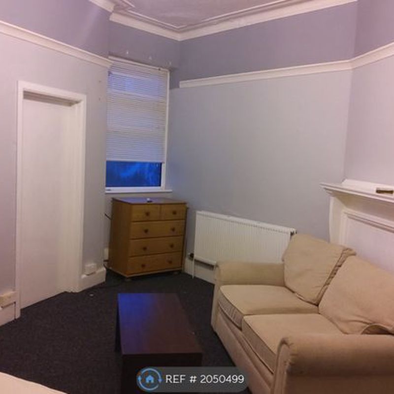 Room to rent in Victorian Crescent, Doncaster DN2 Wheatley