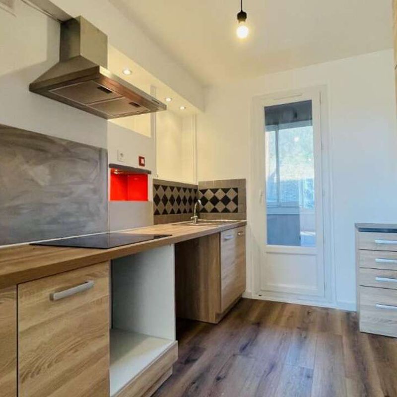 Location appartement 4 pièces 68 m² Bastia (20200)