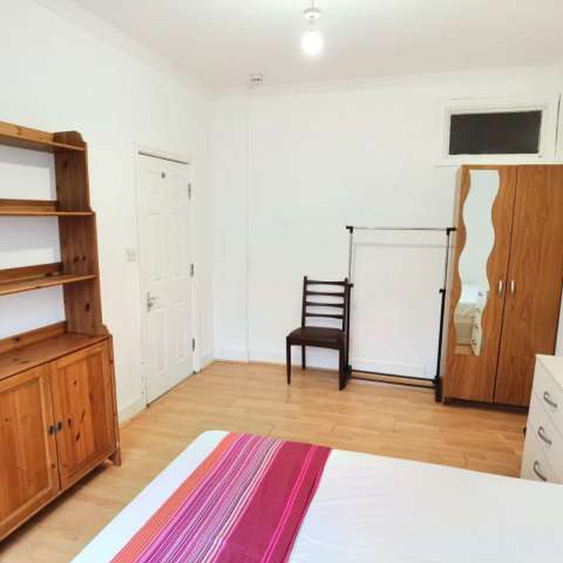Room for rent in a 5-bedroom property in Northfields