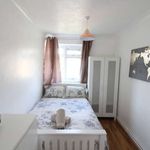 Rent a room of 100 m² in London
