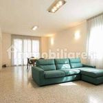 Affitto 4 camera appartamento di 150 m² in Modena