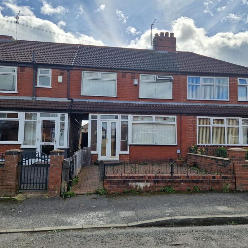 3 bedroom link detached house to rent White Gate