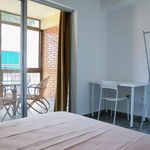 Rent a room of 140 m² in València