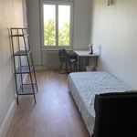 Rent a room of 101 m² in Vénissieux