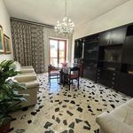 Affitto 3 camera appartamento di 120 m² in Salerno