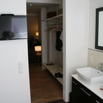 Beautiful & great studio, 120sqm, luxury bath, box spring bed, internet
