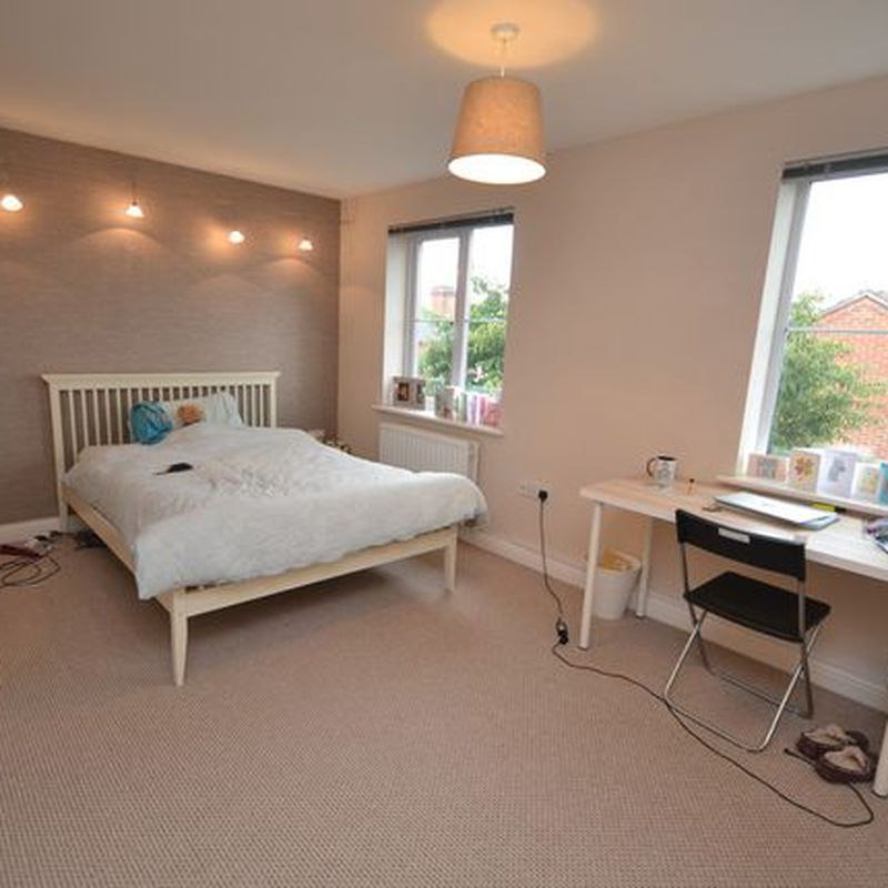 Room to rent in Room 1, St. Nicholas Place, Derby DE1 Allestree