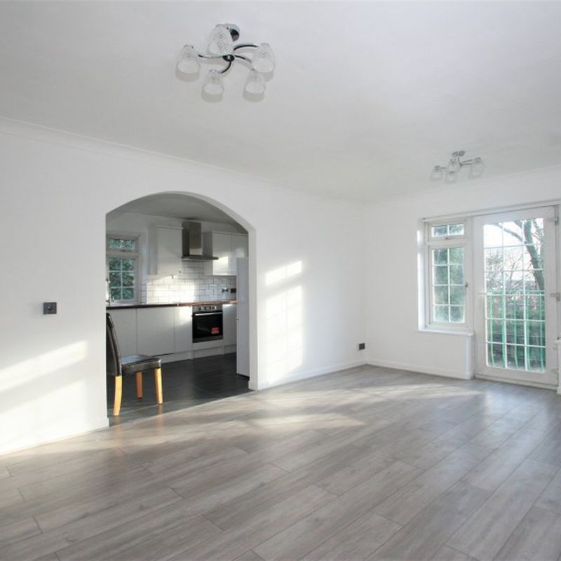apartment for rent at Finchley Lane, London Holders Hill