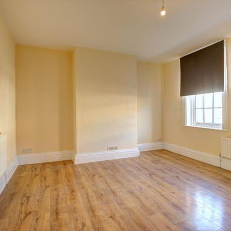 Flat to rent in High Street, Evesham WR11