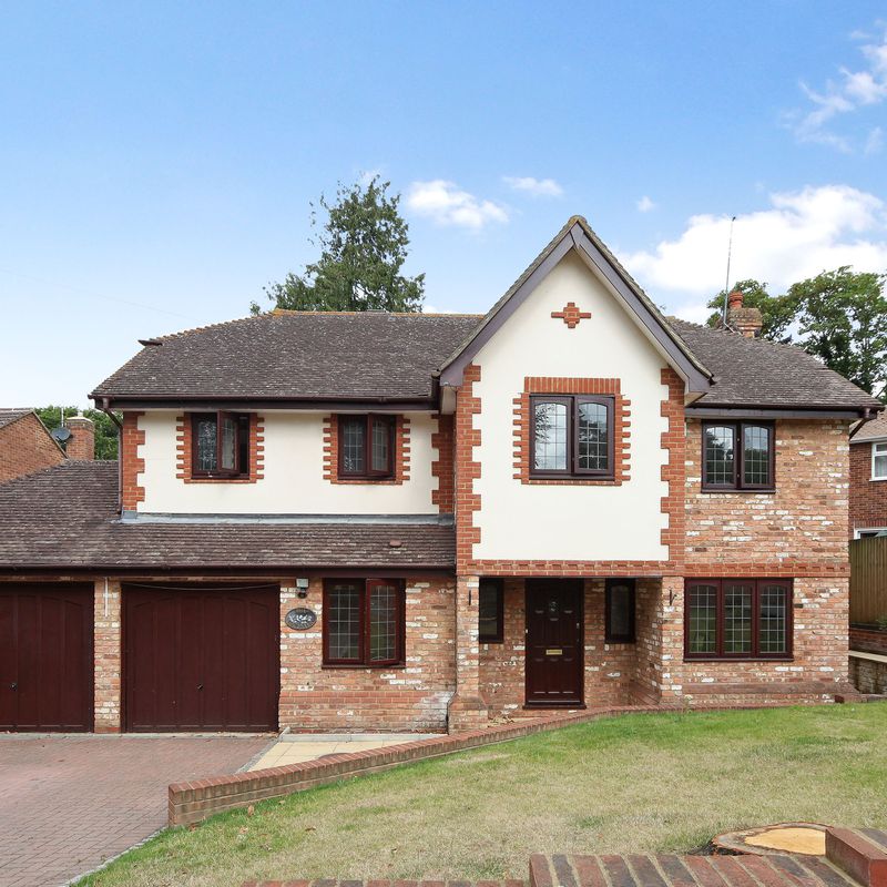 5 bedroom property to let in Cranmer Close, Weybridge, KT13 - £4,850 pcm St George's Hill